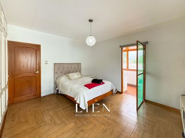 Casa de 1,150 m² con 7 Habitaciones, Terraza y 14 Estacionamientos en Sol de La Molina Etapa 1