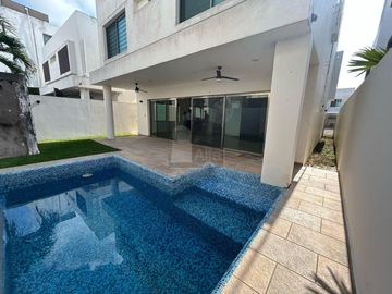 Casa sola en venta en Residencial Cumbres, Benito Juárez, Quintana Roo