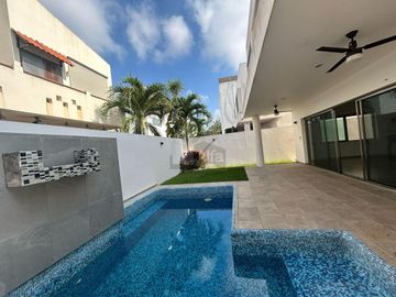 Casa sola en venta en Residencial Cumbres, Benito Juárez, Quintana Roo
