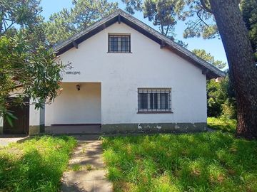 VENTA CASA EN VILLA GESELL A REFACCIONAR