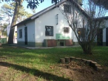 VENTA CASA EN VILLA GESELL A REFACCIONAR