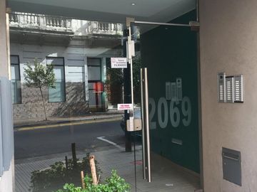 Venta Depto 2 amb amoblado terraza en Balvanera