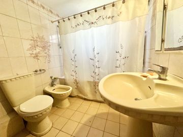 VENTA CASA 6 AMB Y PATIO - EL PALOMAR