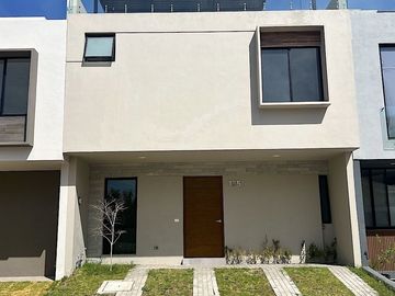 Casa en Venta en Valle Imperial Zapopan