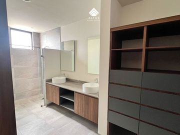 Casa en Venta en Valle Imperial Zapopan