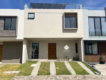 Casa en Venta en Valle Imperial Zapopan