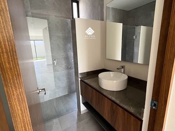 Casa en Venta en Valle Imperial Zapopan