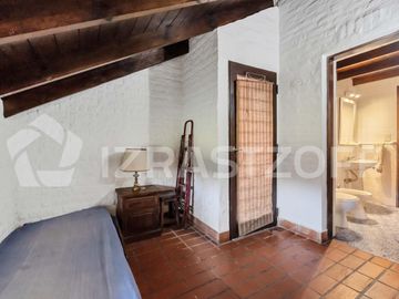 Casa en  esquina  Los  Lagartos