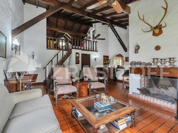 Casa en  esquina  Los  Lagartos