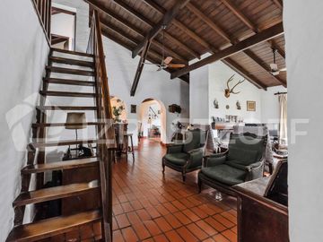Casa en  esquina  Los  Lagartos