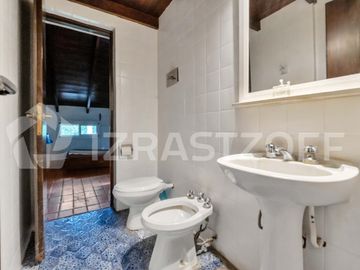 Casa en  esquina  Los  Lagartos