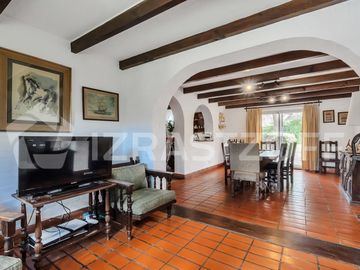 Casa en  esquina  Los  Lagartos