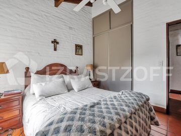 Casa en  esquina  Los  Lagartos