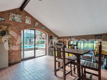 Casa en  esquina  Los  Lagartos