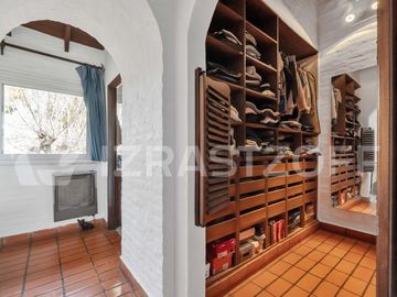 Casa en  esquina  Los  Lagartos