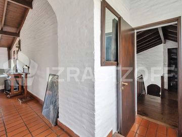 Casa en  esquina  Los  Lagartos