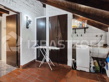 Casa en  esquina  Los  Lagartos