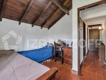 Casa en  esquina  Los  Lagartos