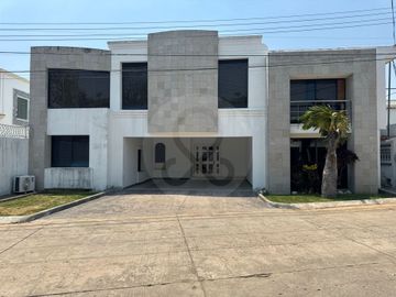Privada Los Pinos, La Florida Casa en venta en Florida