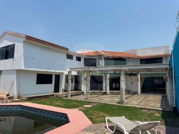 Privada Los Pinos, La Florida Casa en venta en Florida