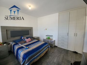 Casa con paneles al sur de la ciudad
