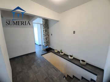 Casa con paneles al sur de la ciudad