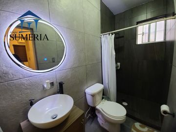 Casa con paneles al sur de la ciudad