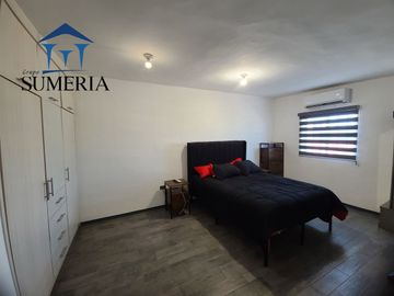Casa con paneles al sur de la ciudad