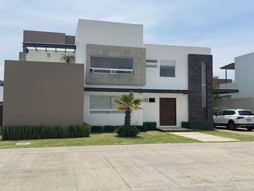 VENTA RENTA CASA EN FRACCIONAMIENTO EN HACIENDA SAN ANTONIO METEPEC