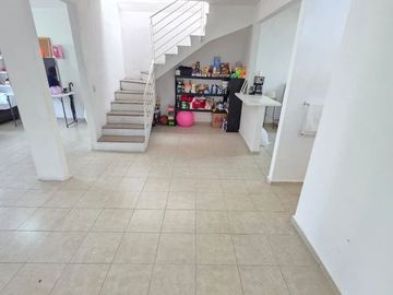 Casa en venta en Los Encinos, El Marques, Qro. (Condominio Monagas)
