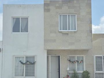 Casa en venta en Los Encinos, El Marques, Qro. (Condominio Monagas)