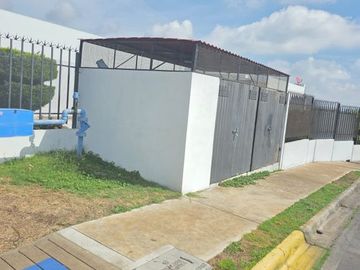 Casa en venta en Los Encinos, El Marques, Qro. (Condominio Monagas)