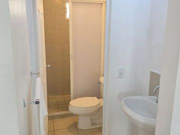 Casa en venta en Los Encinos, El Marques, Qro. (Condominio Monagas)