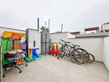 Casa en Surco remodelada de 4 pisos a $350,000