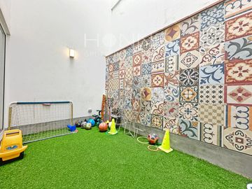 Casa en Surco remodelada de 4 pisos a $350,000