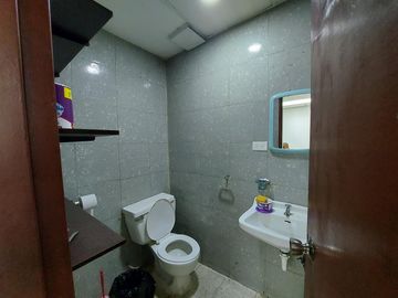 Venta de Local comercial y oficinas en centro de Guayaquil