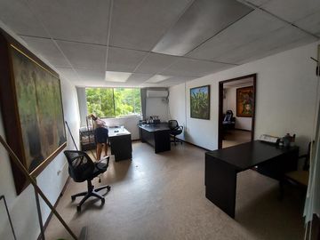 Venta de Local comercial y oficinas en centro de Guayaquil
