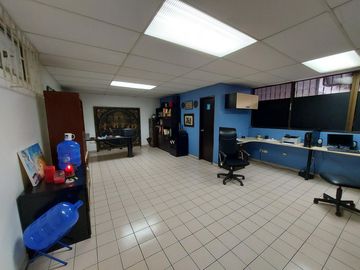 Venta de Local comercial y oficinas en centro de Guayaquil