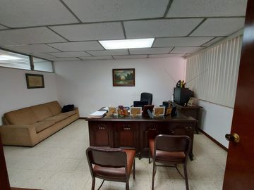 Venta de Local comercial y oficinas en centro de Guayaquil