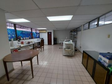 Venta de Local comercial y oficinas en centro de Guayaquil