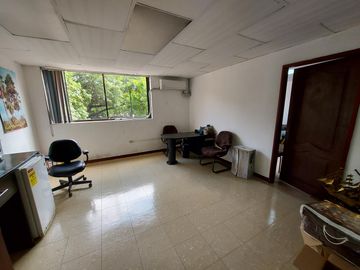 Venta de Local comercial y oficinas en centro de Guayaquil