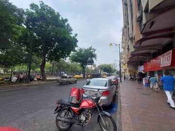Venta de Local comercial y oficinas en centro de Guayaquil