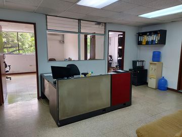 Venta de Local comercial y oficinas en centro de Guayaquil
