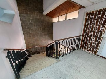 Venta de Local comercial y oficinas en centro de Guayaquil