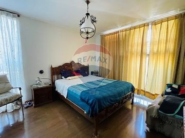 Casa con Amplio Terreno y Excelente Ubicación