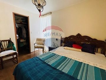 Casa con Amplio Terreno y Excelente Ubicación