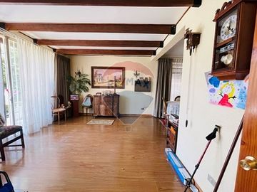 Casa con Amplio Terreno y Excelente Ubicación