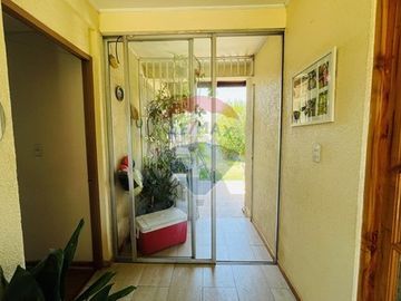 Casa con Amplio Terreno y Excelente Ubicación