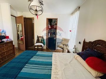 Casa con Amplio Terreno y Excelente Ubicación