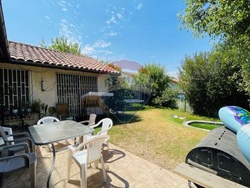 Casa con Amplio Terreno y Excelente Ubicación